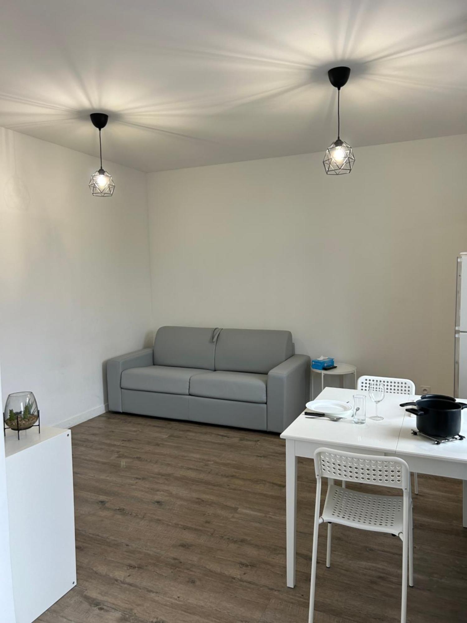 Superbe Studio Meuble Avec Parking Maubeuge Exteriér fotografie