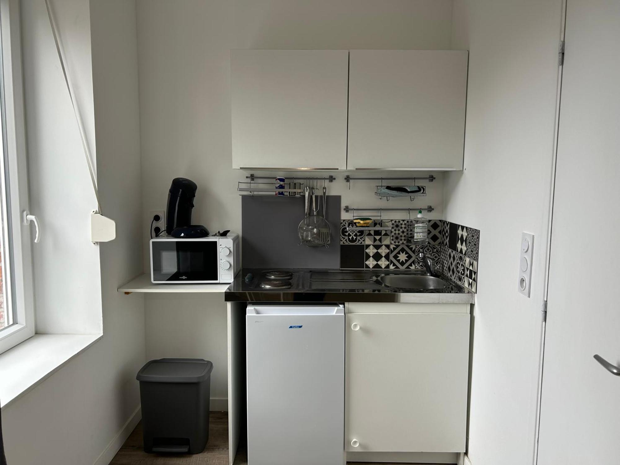 Superbe Studio Meuble Avec Parking Maubeuge Exteriér fotografie