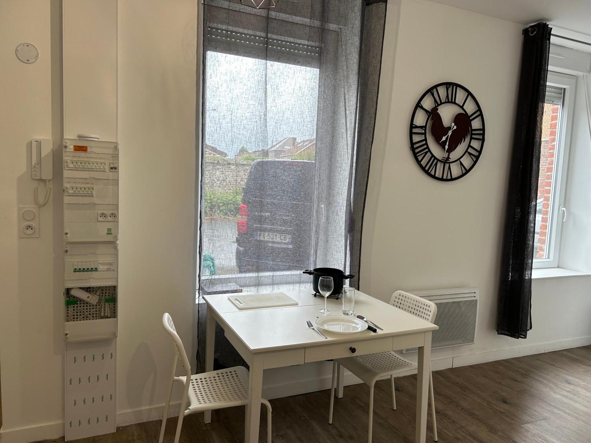 Superbe Studio Meuble Avec Parking Maubeuge Exteriér fotografie